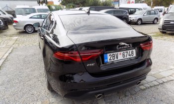 Jaguar XE 